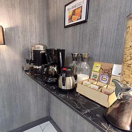 California Szálloda 3*